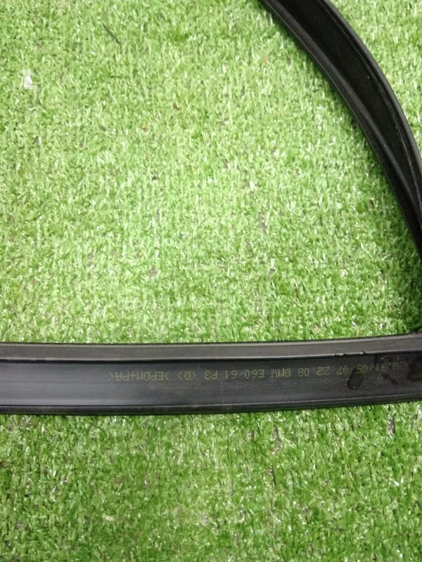 Уплотнитель стекла двери