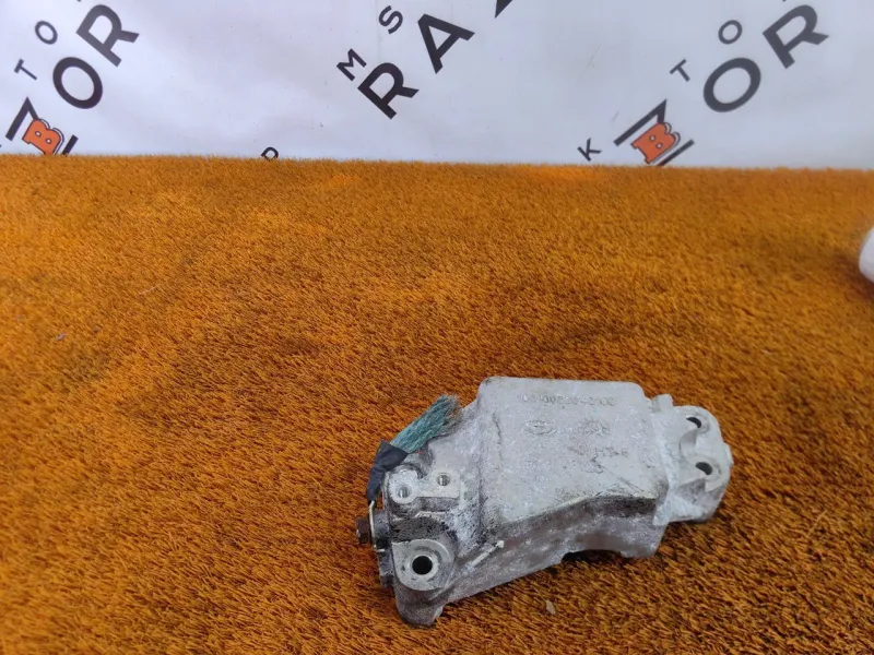 Кронштейн опоры двигателя