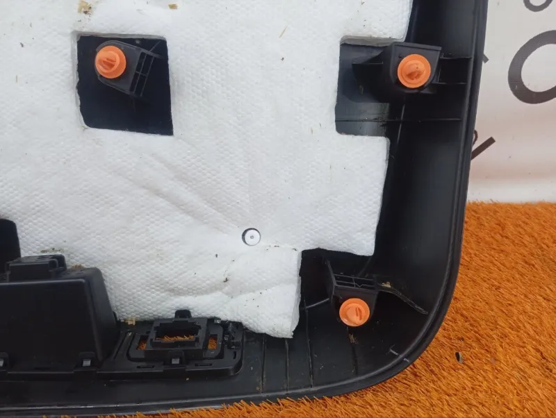 Обшивка двери багажника