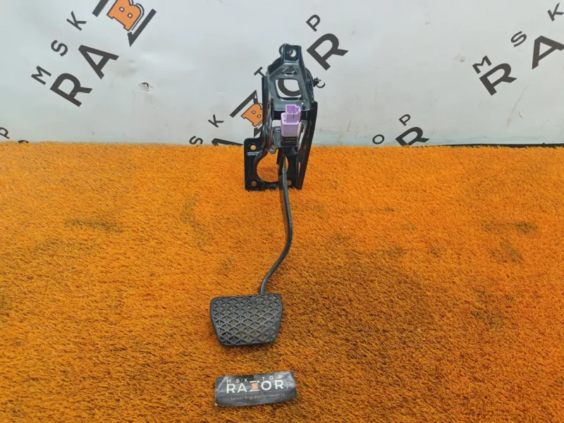 Педаль тормоза