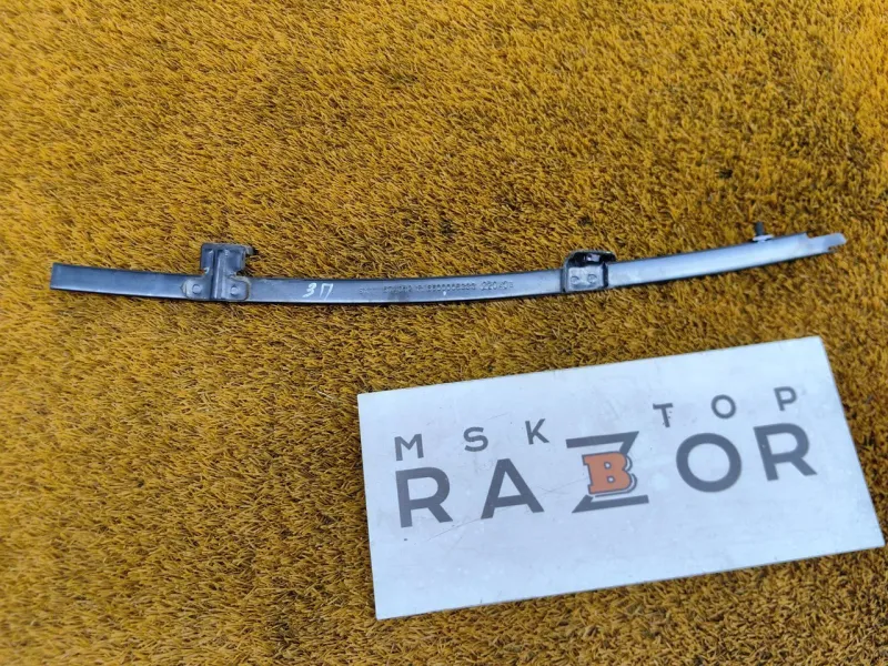 Направляющая стекла двери