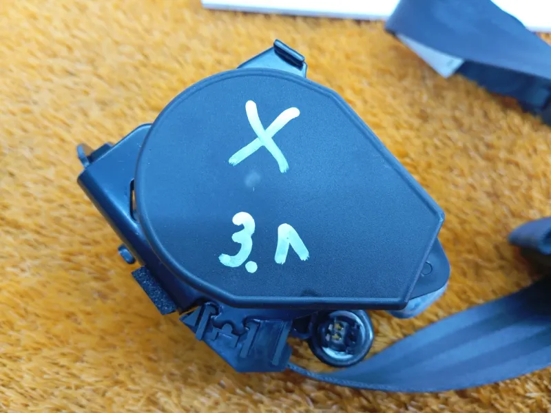 Ремень безопасности