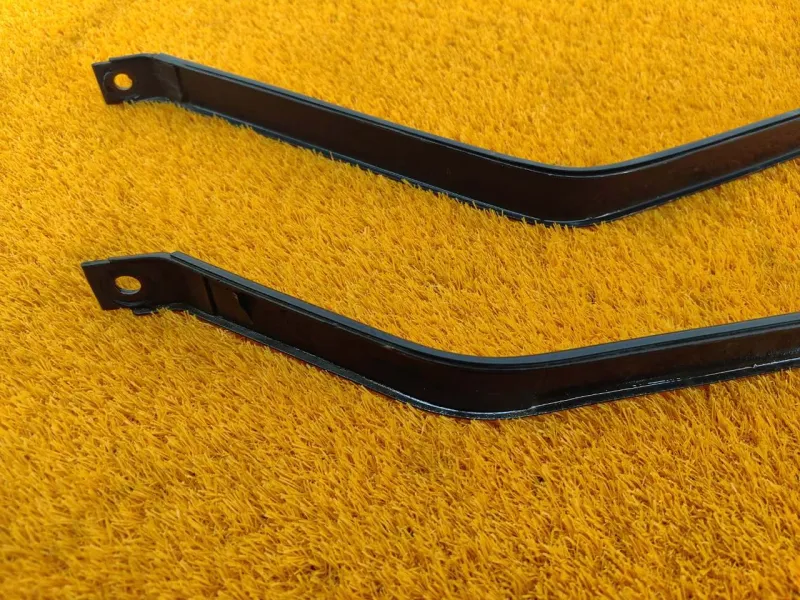 Крепление топливного бака