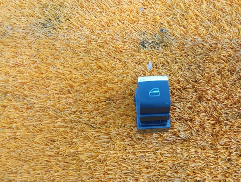 Кнопка стеклоподъемника