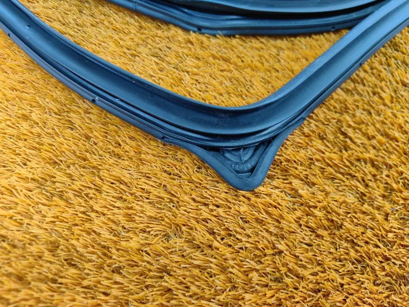 Уплотнитель проема двери