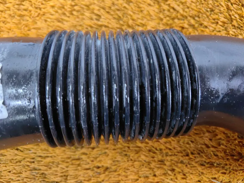 Патрубок воздушного фильтра