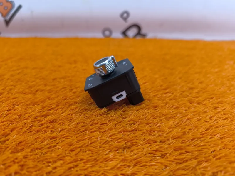 Переключатель регулировки зеркала