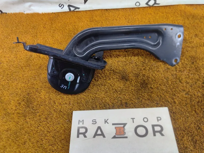 Крепление рычага подвески