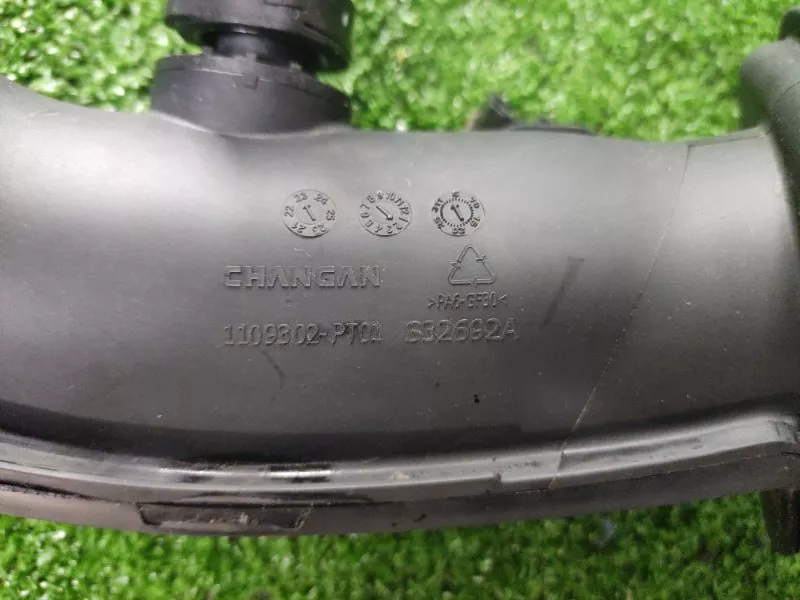 Патрубок воздушного фильтра