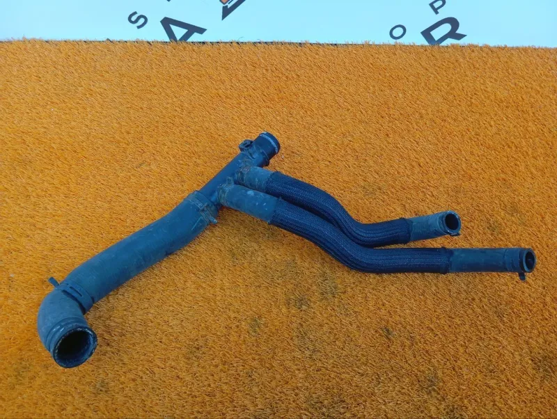 Патрубок системы охлаждения