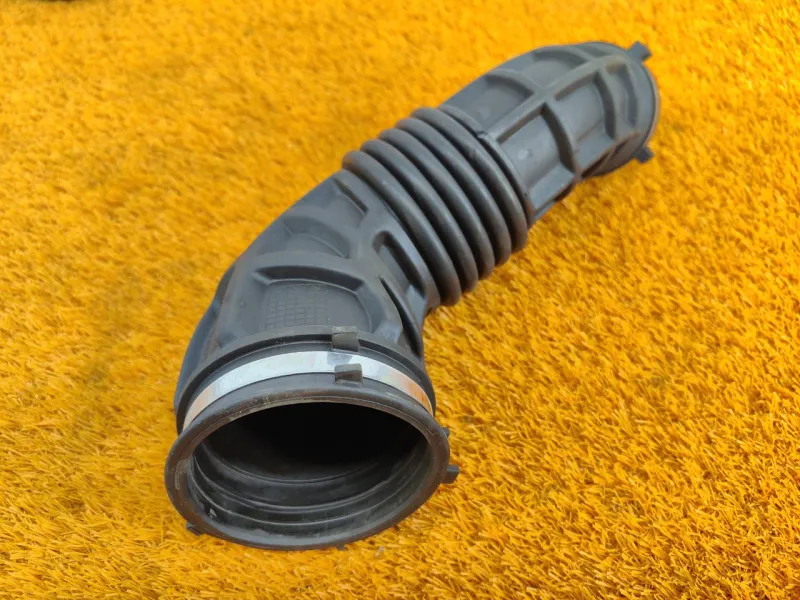 Патрубок воздушного фильтра