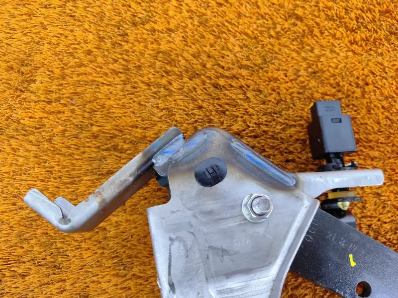 Педаль тормоза