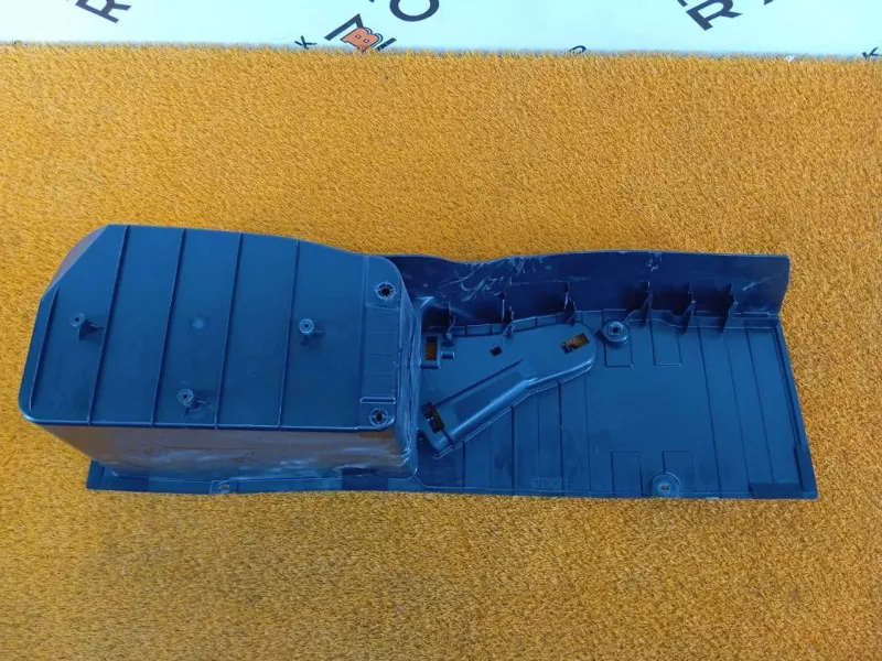 Крепление аккумулятора