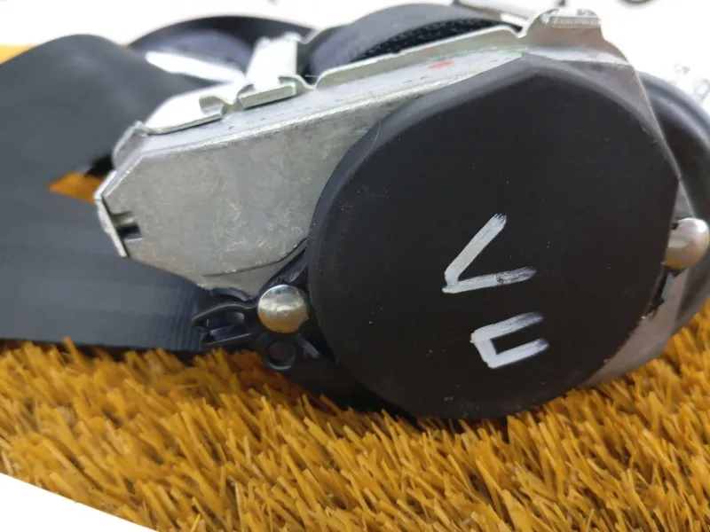 Ремень безопасности