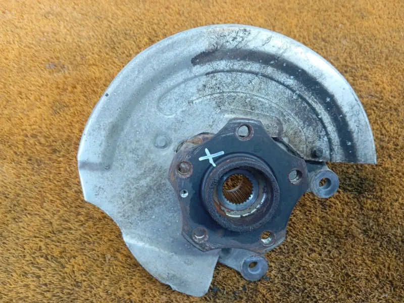 Кулак поворотный