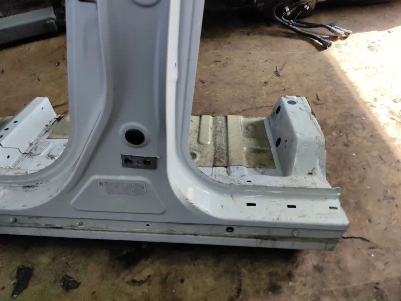 Порог с центральной стойкой