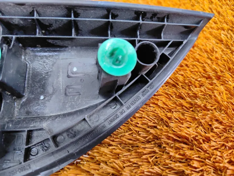 Уголок двери