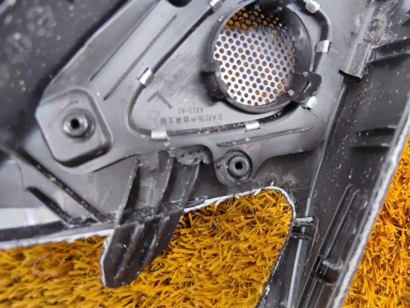 Накладка на стойку кузова