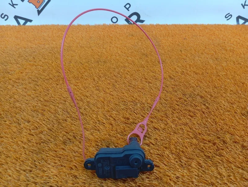 Активатор лючка бензобака