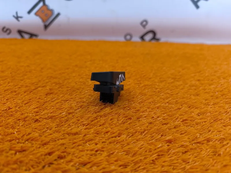 Кнопка центрального замка