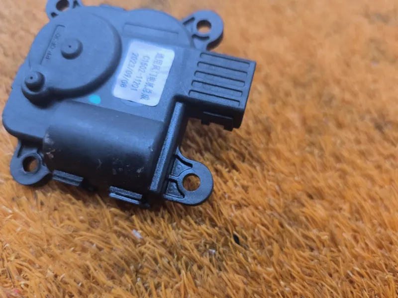 Сервопривод заслонок печки