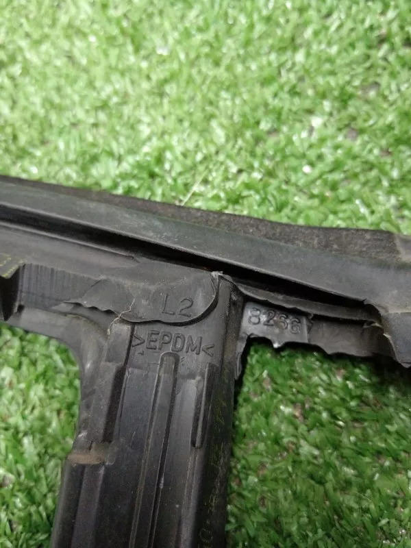 Уплотнитель стекла двери