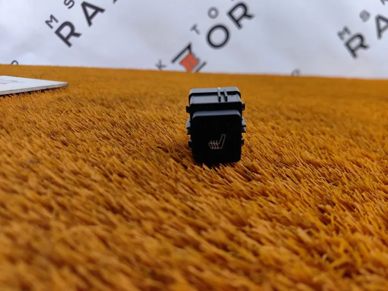 Кнопка обогрева сидений