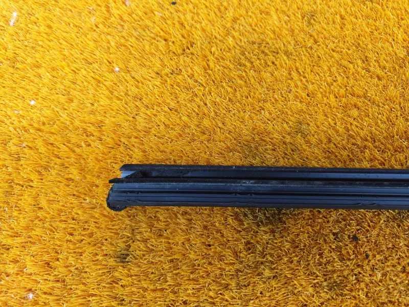 Уплотнитель стекла двери