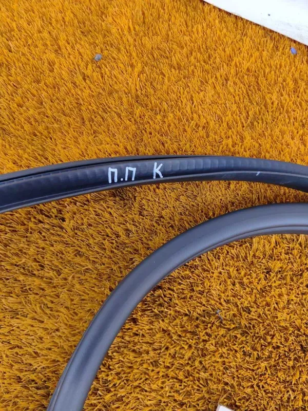 Уплотнитель проема двери