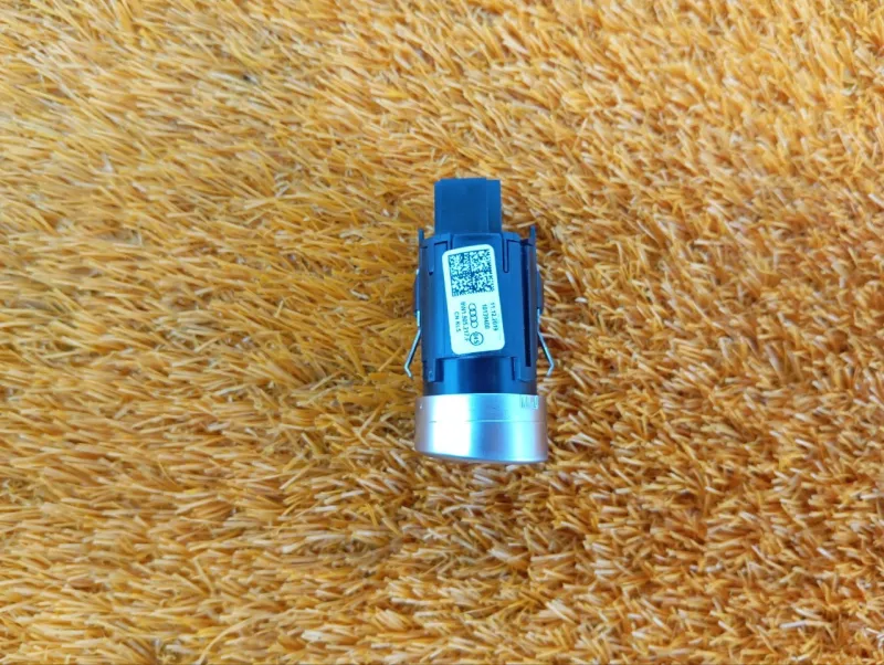 Кнопка запуска двигателя