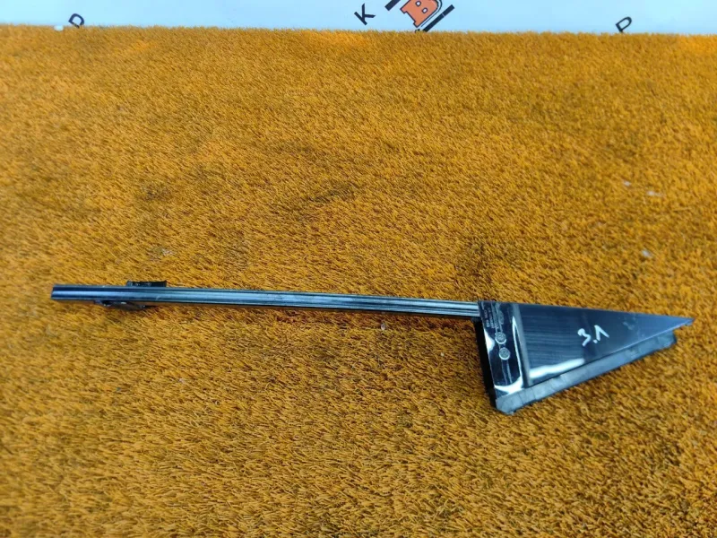 Направляющая стекла двери