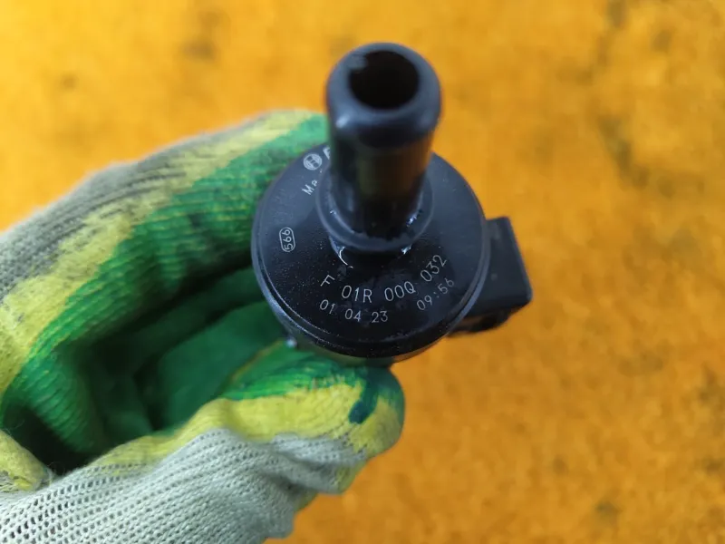 Клапан вентиляции топливного бака