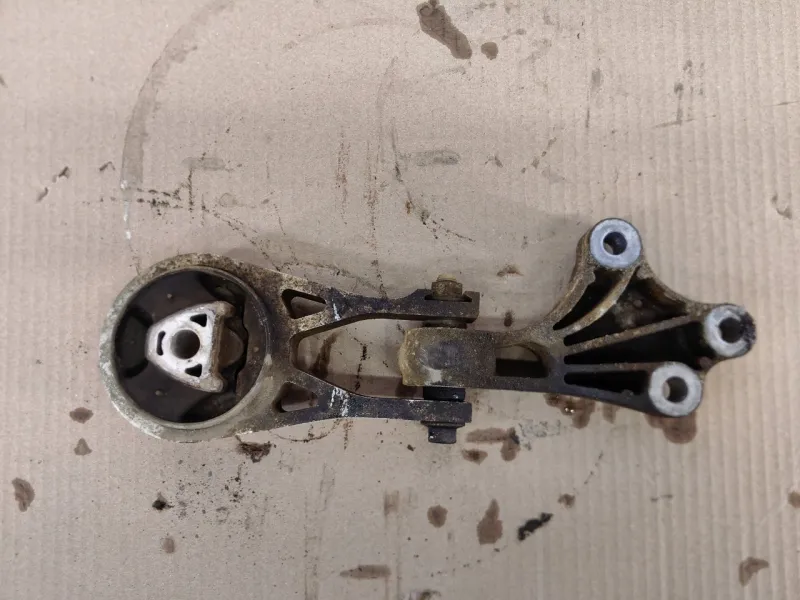 Подушка двигателя