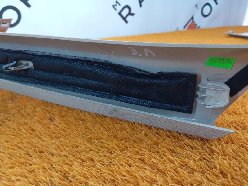 Обшивка двери багажника