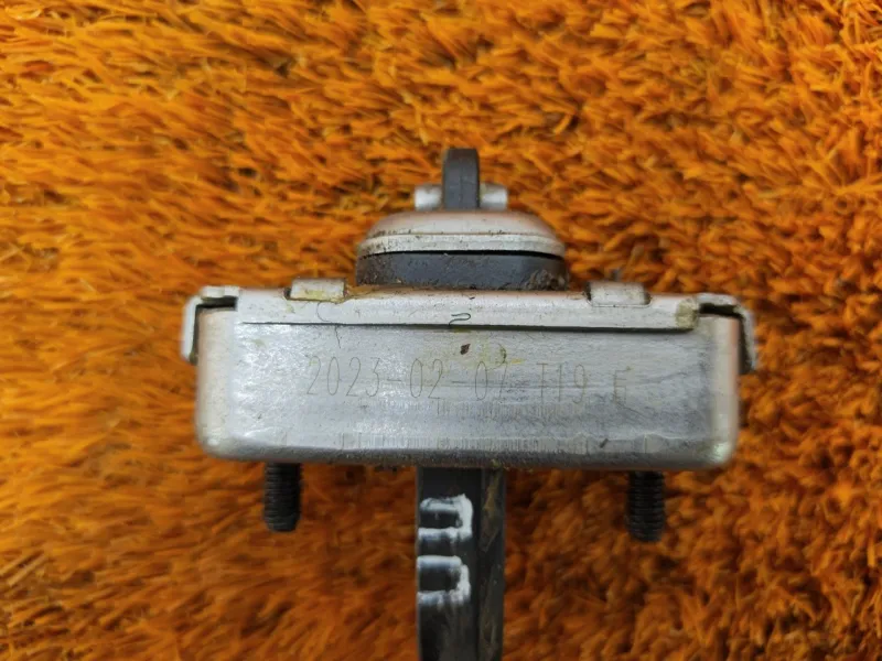 Ограничитель двери