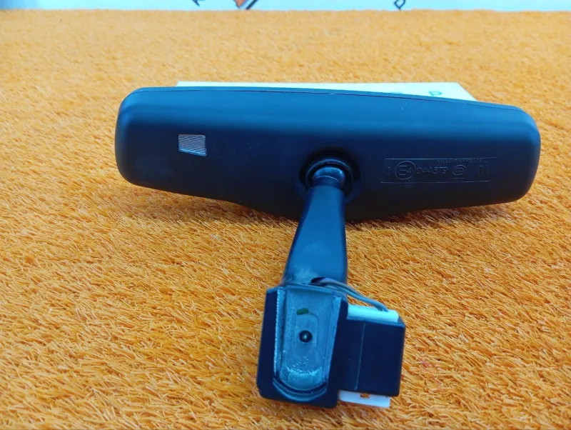 Зеркало заднего вида