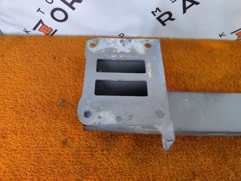 Усилитель бампера