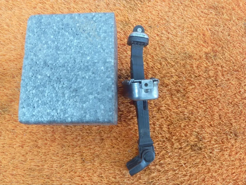 Ограничитель двери