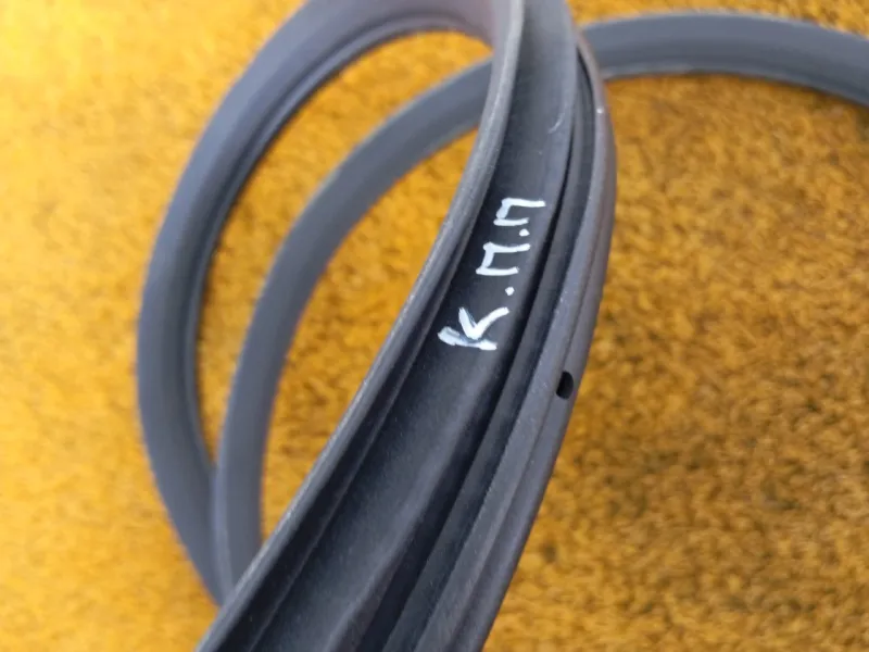 Уплотнитель проема двери