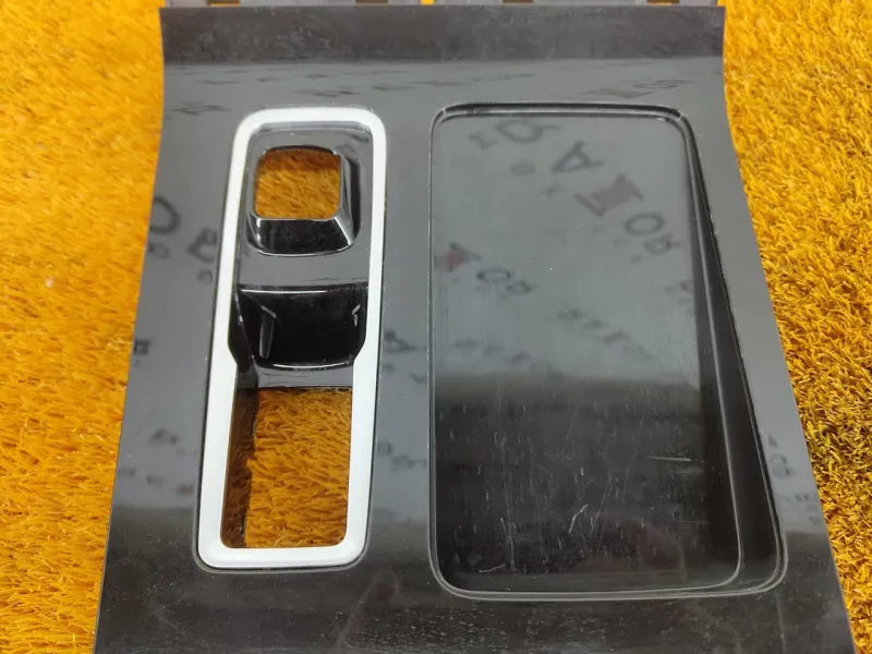 Накладка консоли