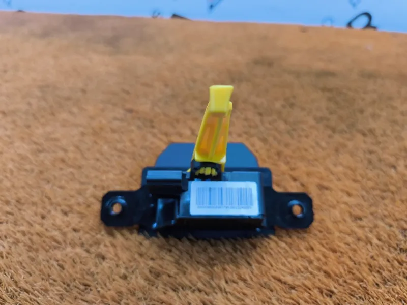 Замок багажника