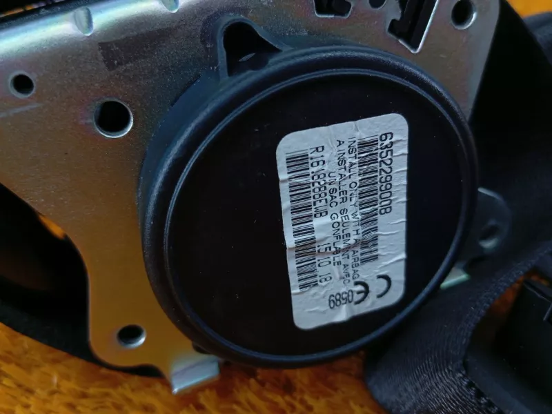 Ремень безопасности