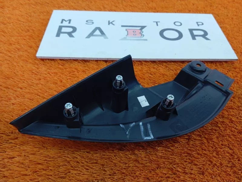 Уголок двери