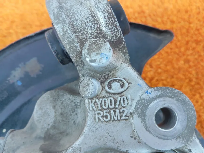 Кулак поворотный