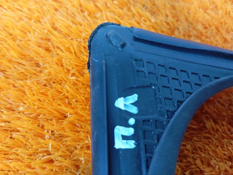 Уплотнитель стекла двери