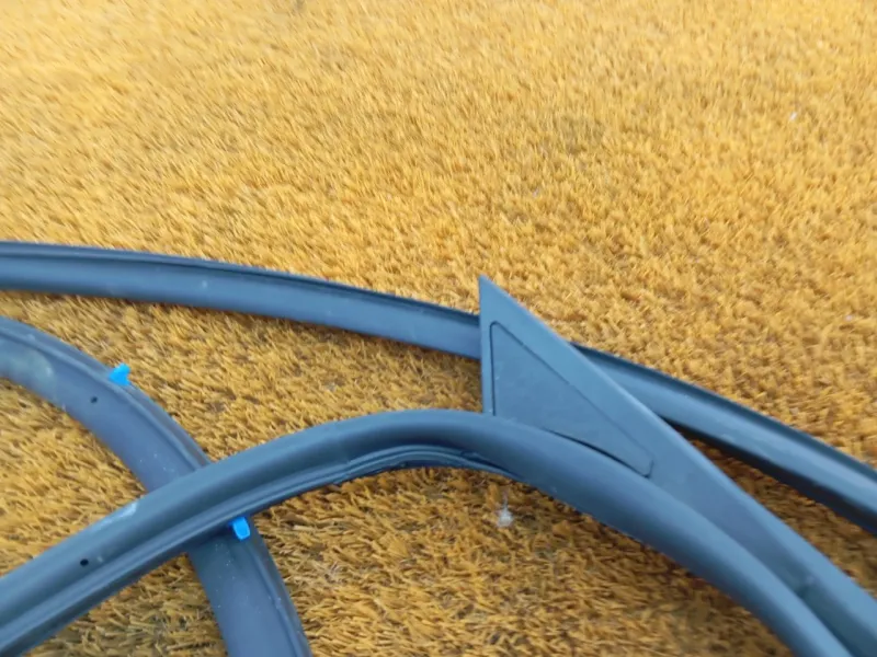 Уплотнитель двери