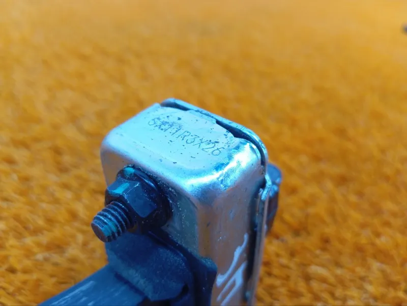 Ограничитель двери