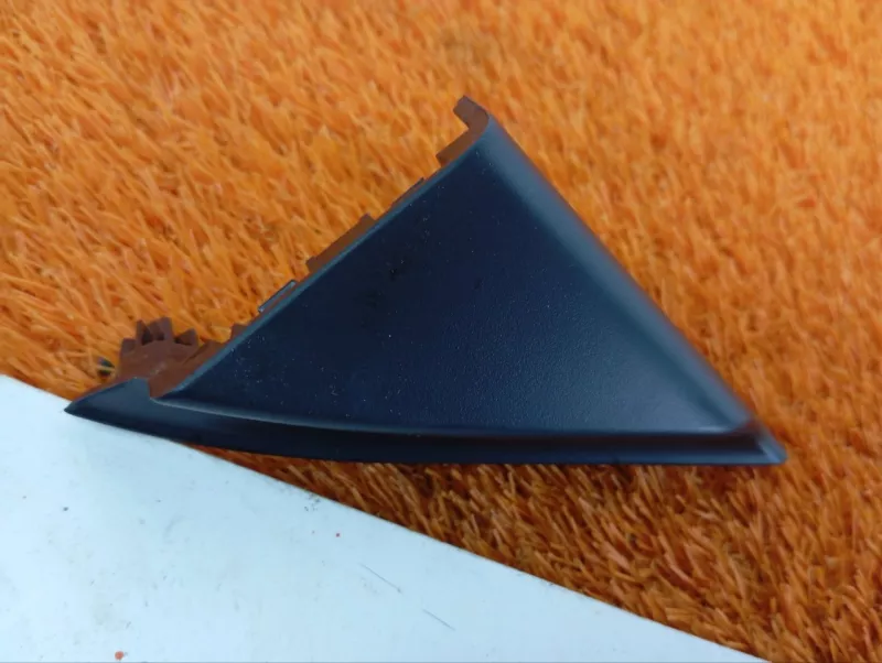 Уголок двери