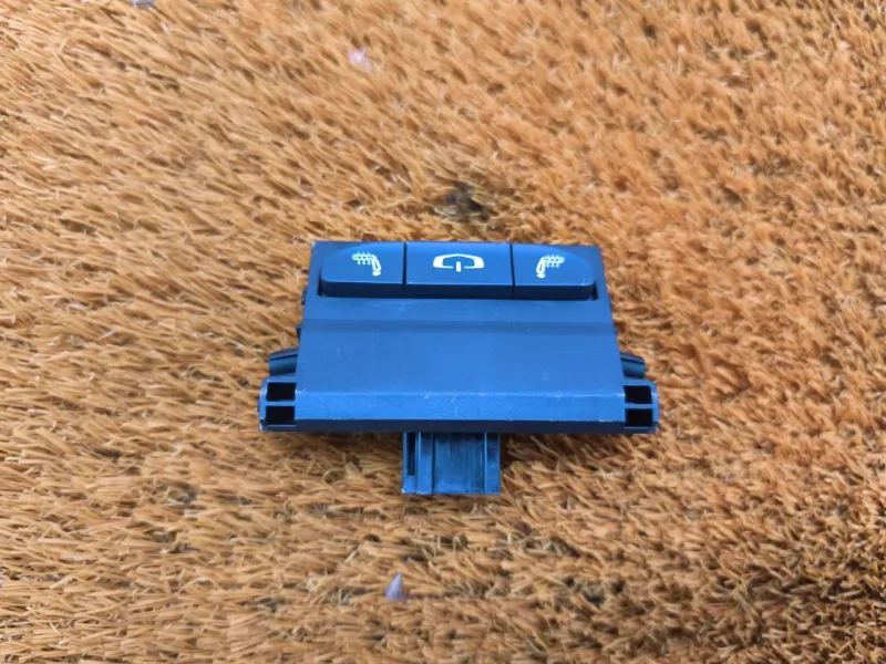 Кнопка обогрева сидений