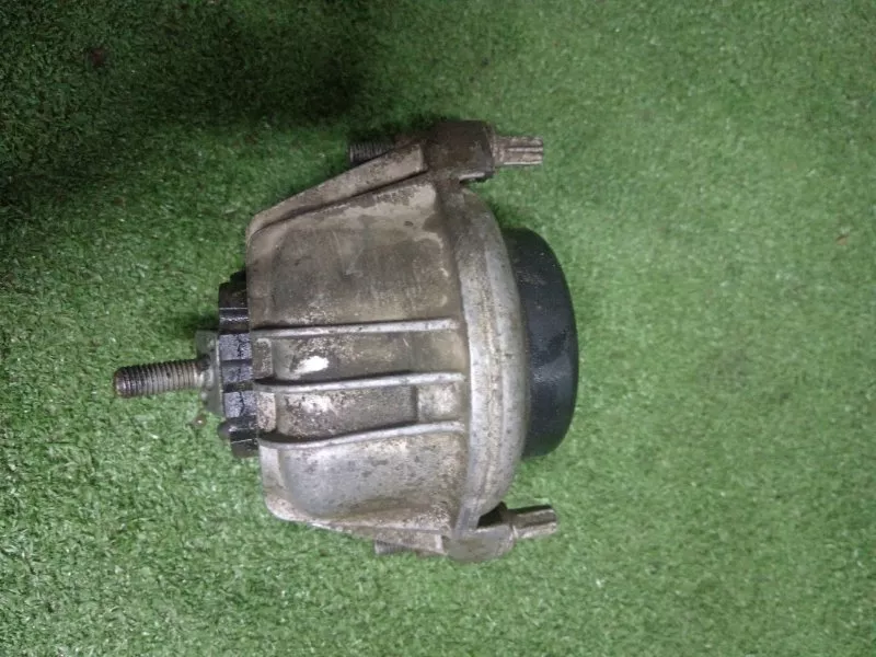 Подушка двигателя